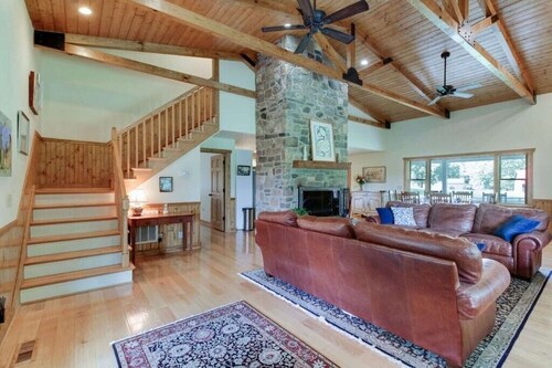 Amazing Riverside Home on the Jackson River just 10 minutes from Warm Springs!