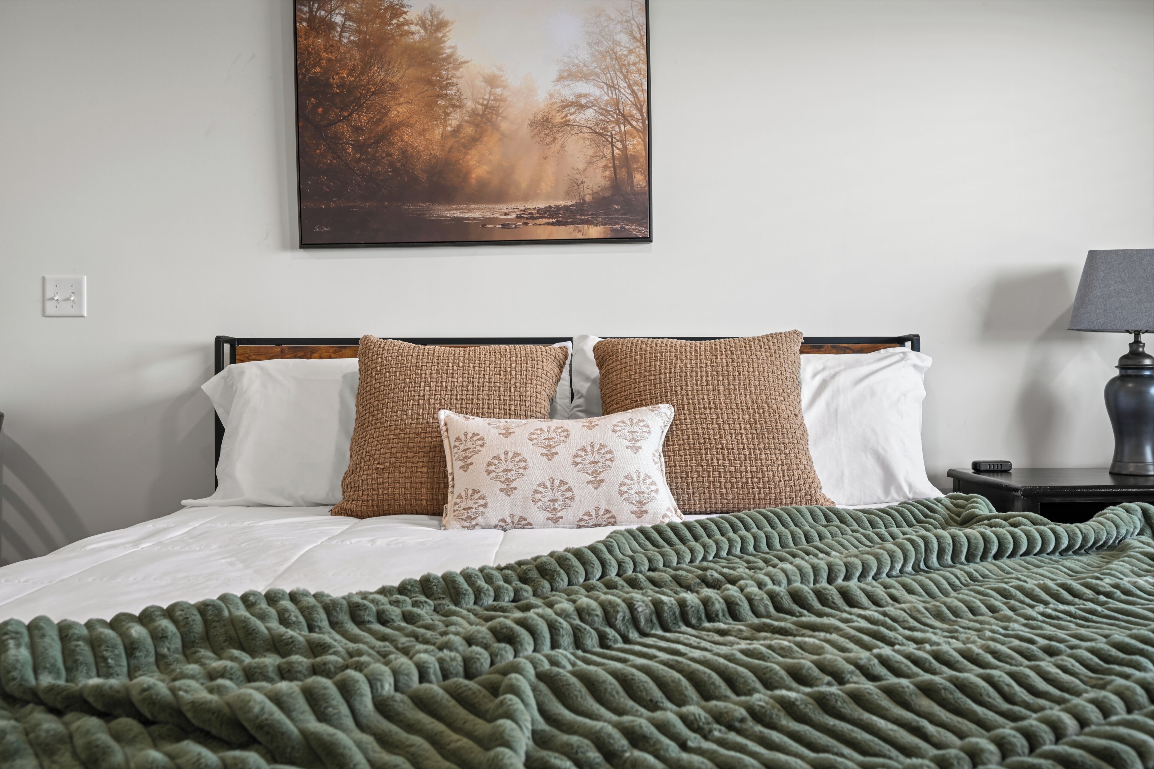 1 Queen Bed, River View, Ground Level