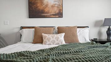1 Queen Bed, River View, Ground Level