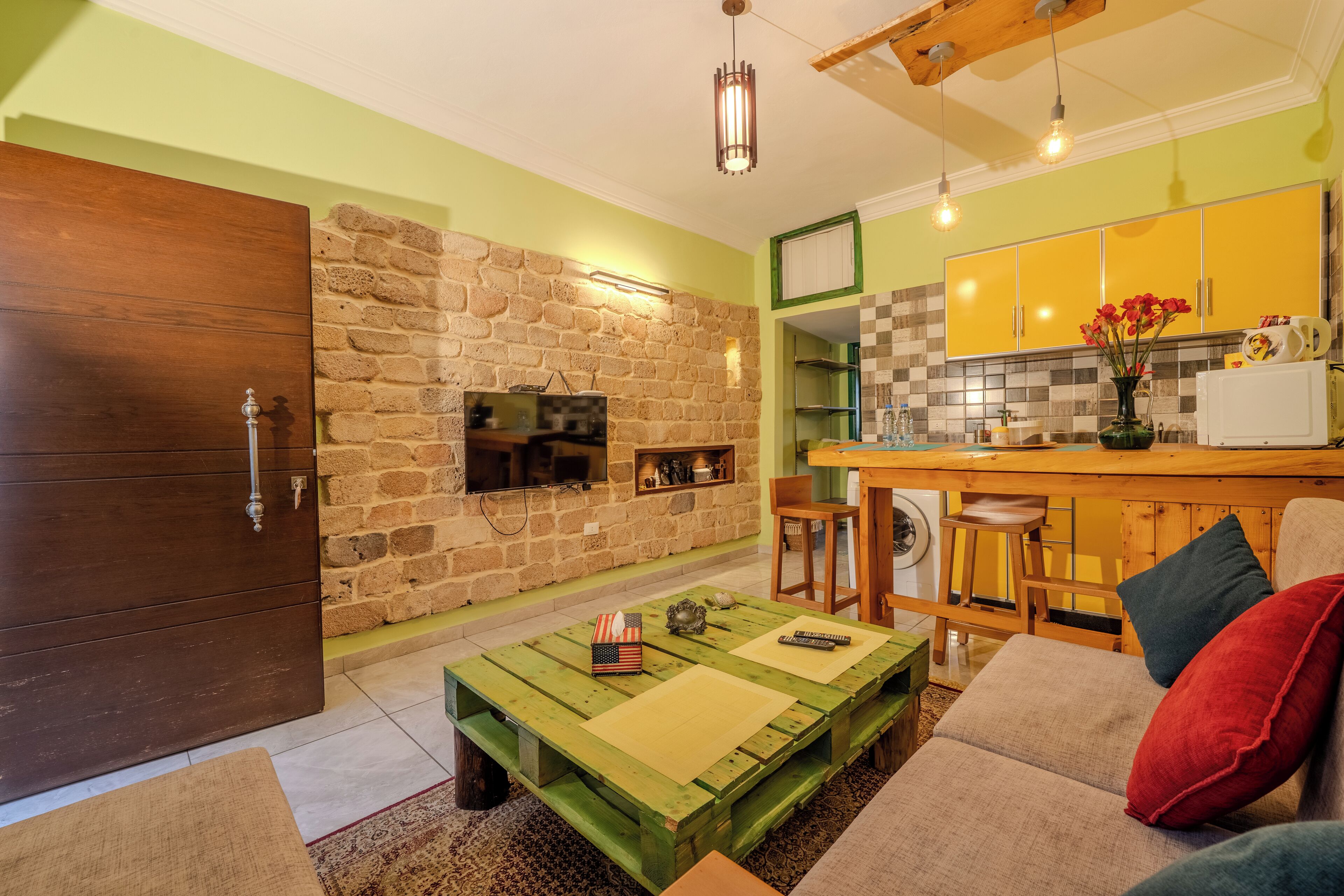 Apartment 2 | Wohnbereich | 42-Zoll-Smart-TV mit Satellitenempfang, Fernseher, Netflix