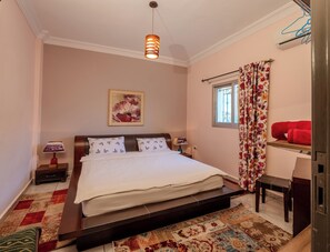 Apartment 3 | Free minibar, individually decorated, individually furnished, desk