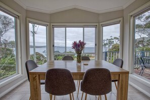 Dining - Front Row Beachfront (Binalong Bay)