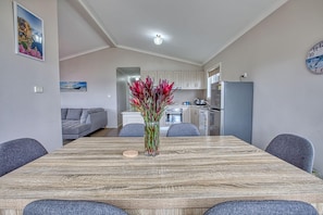 Dining - Front Row Beachfront (Binalong Bay)