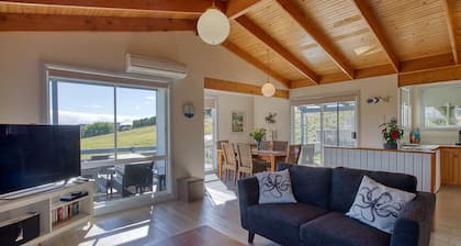 Cockatoo Cabin