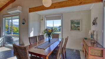 House, 3 Bedrooms | Dining room