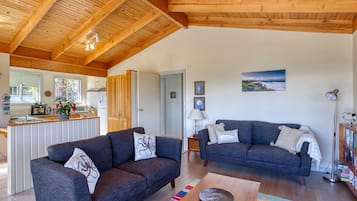 House, 3 Bedrooms | Living area | Flat-screen TV, DVD player