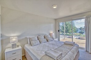 منزل - ٣ غرف نوم | 3 عدّة غرف نوم ومكواة/لوح كي وملاءات أسرّة