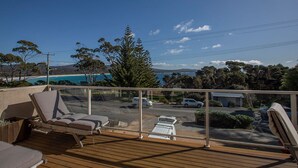 Sundeck - Quarterdeck Apartment (Binalong Bay)