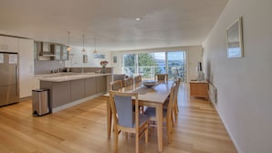 Dining - Quarterdeck Apartment (Binalong Bay)