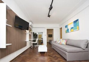 Apartment, Stadtblick | Wohnbereich