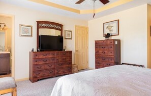 3 bedrooms, desk, iron/ironing board, free WiFi