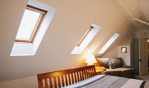 9 quartos, escrivaninha, Wi-Fi de cortesia, roupa de cama
