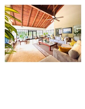 Smart TV, DVD player, books, stereo