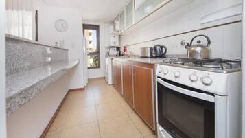 Superior Apartment | Private kitchen | Microwave, oven, cookware/dishes/utensils