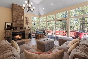 Smart TV, fireplace, Netflix, Hulu