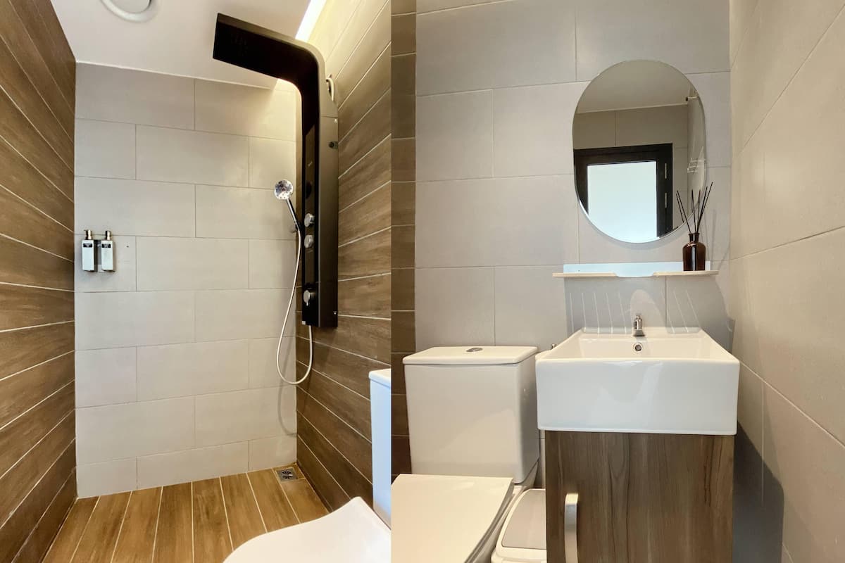 the botanist room | bathroom | free toiletries, hair dryer, slippers, towels