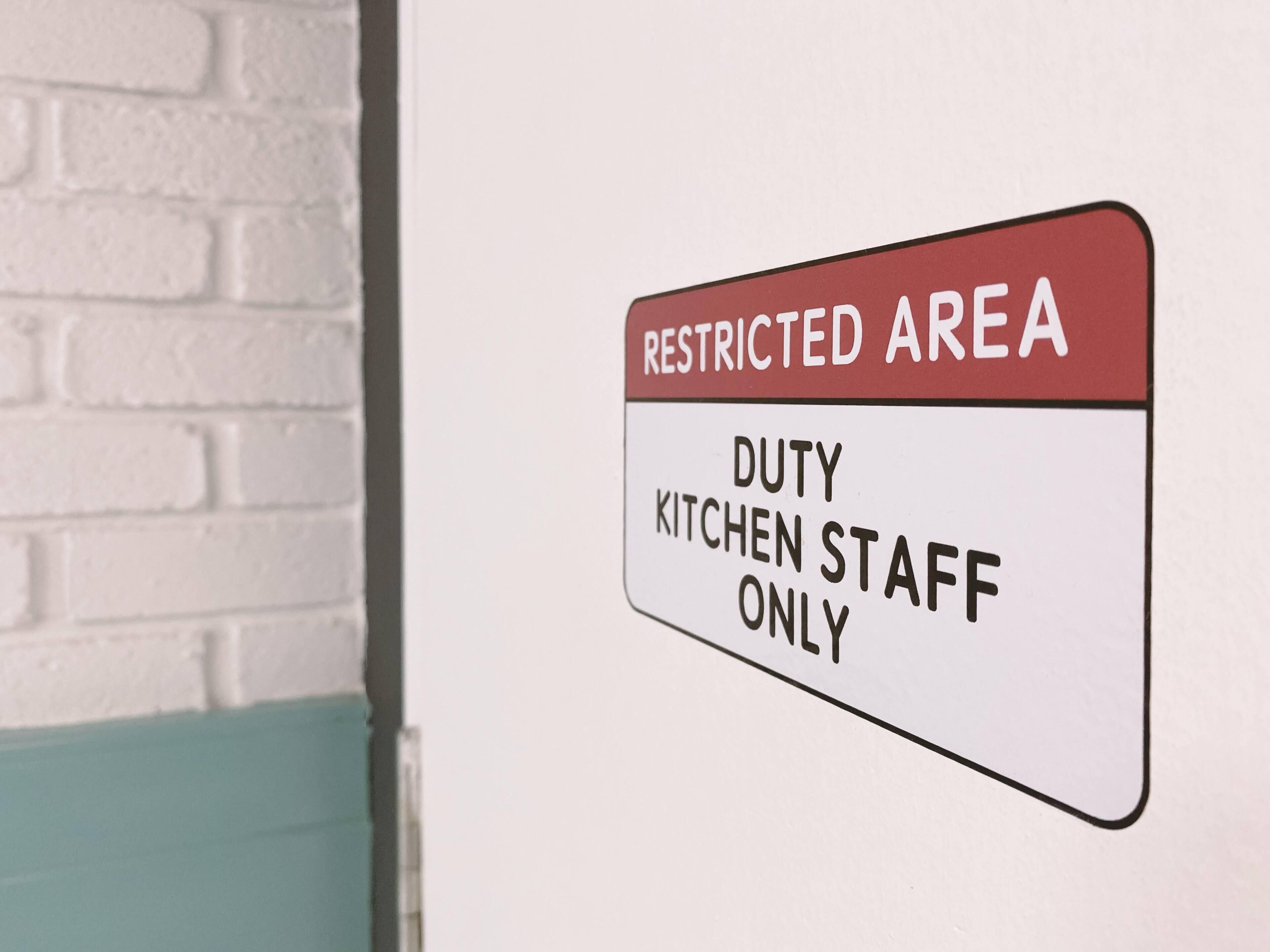 the café room, shared bathroom | individually decorated, individually furnished, desk, laptop workspace