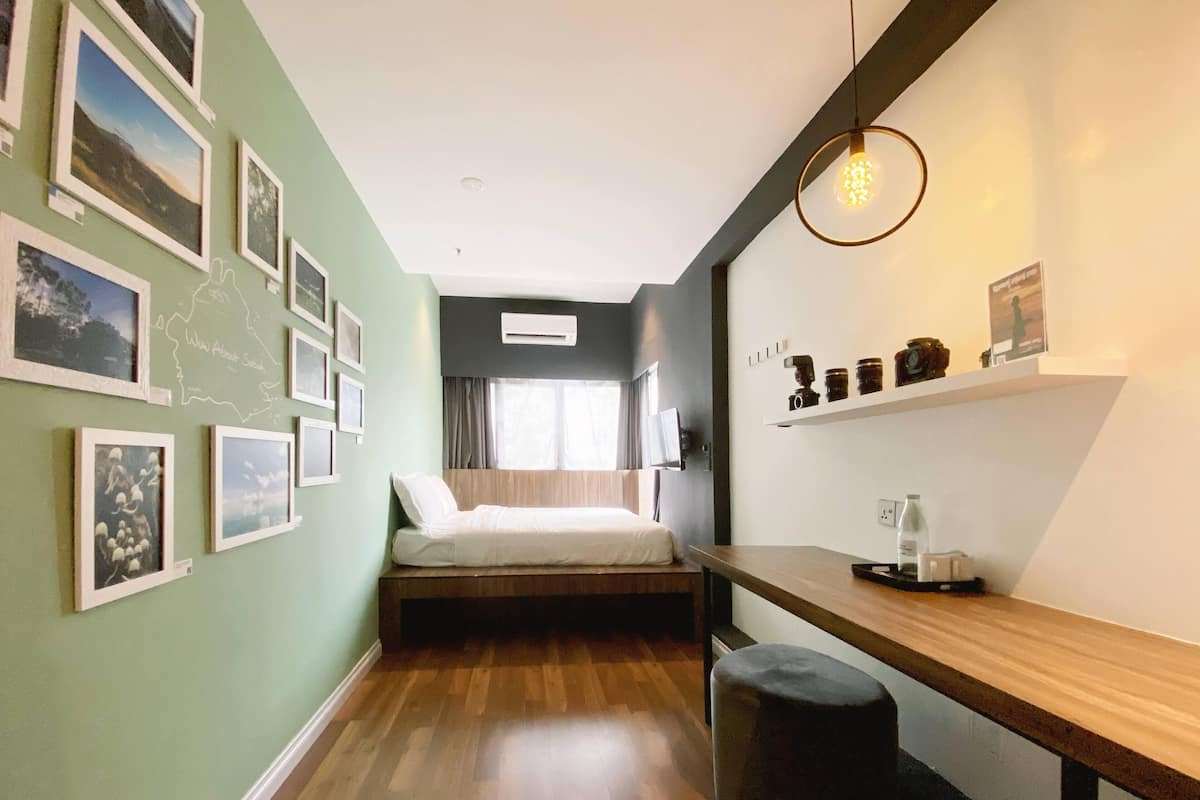 The Photographer Room, Shared Bathroom | Individually decorated, individually furnished, desk, laptop workspace