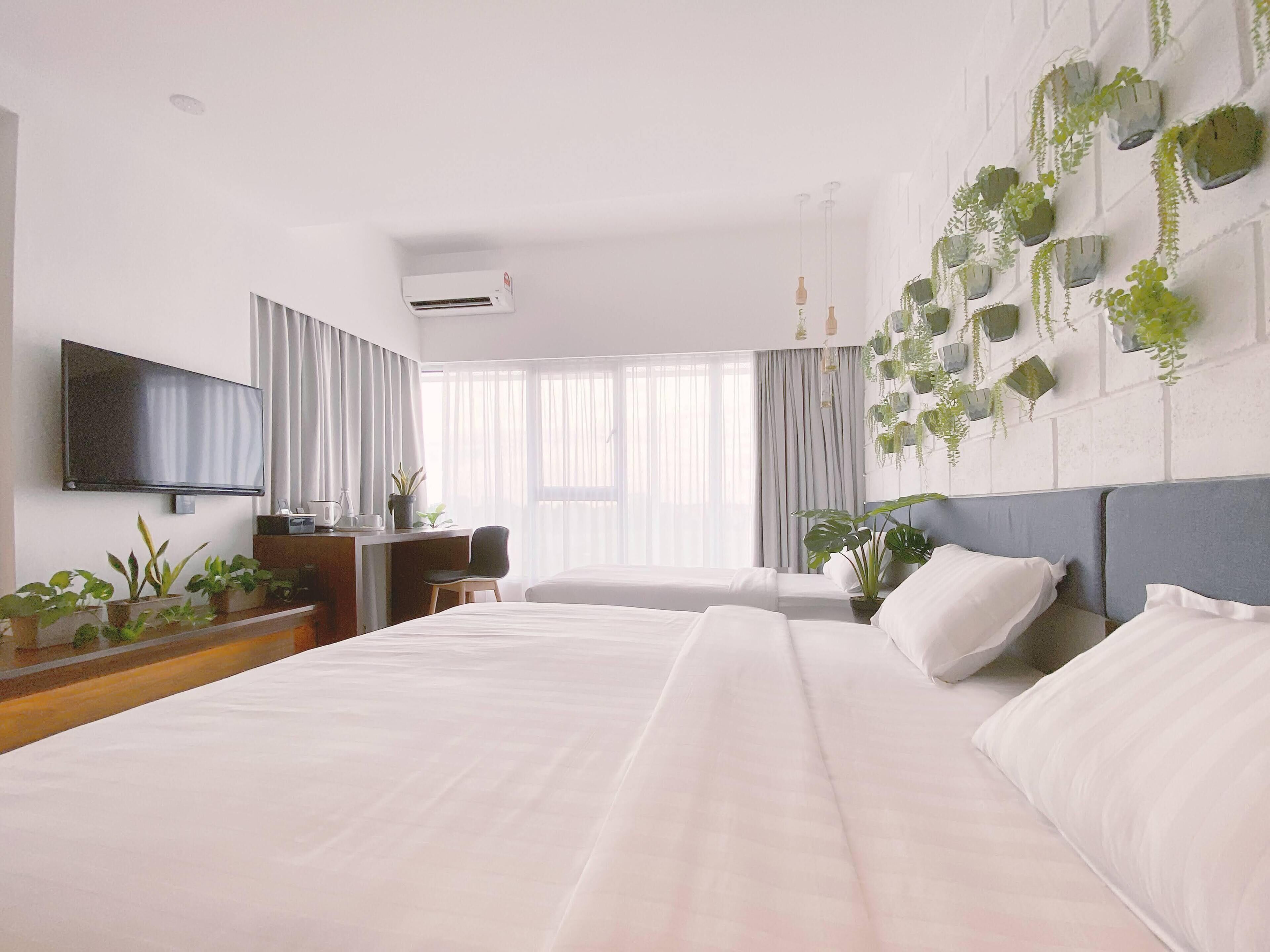 the botanist room | individually decorated, individually furnished, desk, laptop workspace