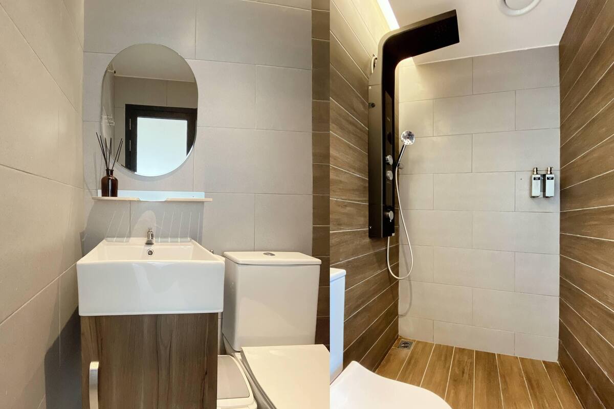 the musician room | bathroom | free toiletries, hair dryer, slippers, towels