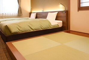 Family type room | In-room safe, desk, laptop workspace, blackout curtains - Kawaguchiko Hotori no Hotel Ban (Fujikawaguchiko)