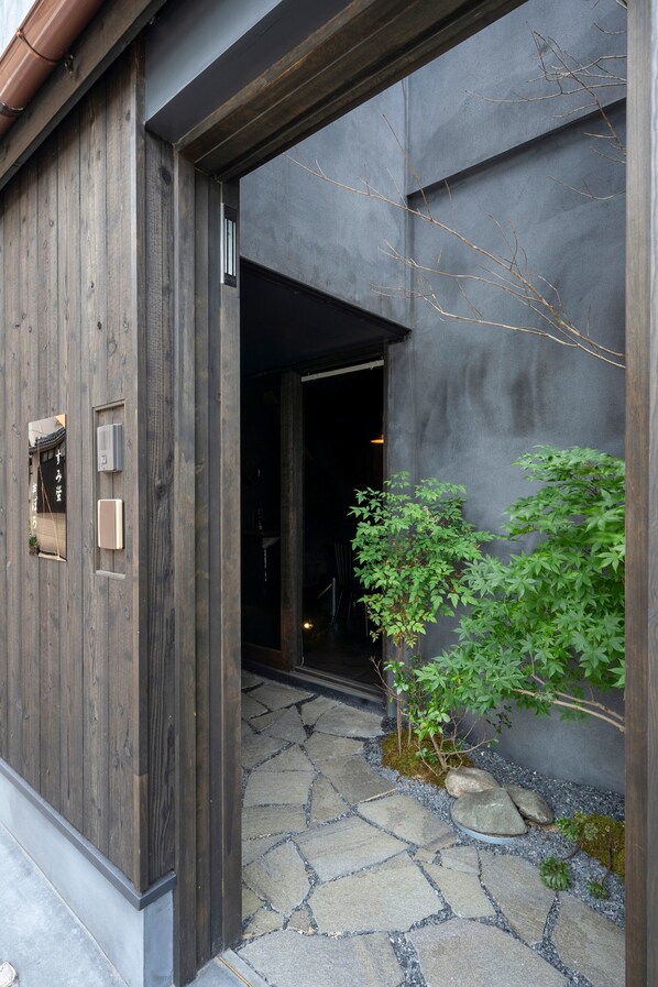 Entrée de l’hébergement