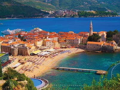 Spacious and renovated stone house with swimming pool and stunning view