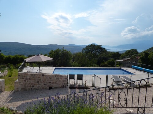 Spacious and renovated stone house with swimming pool and stunning view