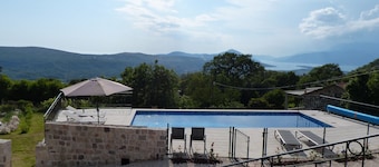 Spacious and renovated stone house with swimming pool and stunning view