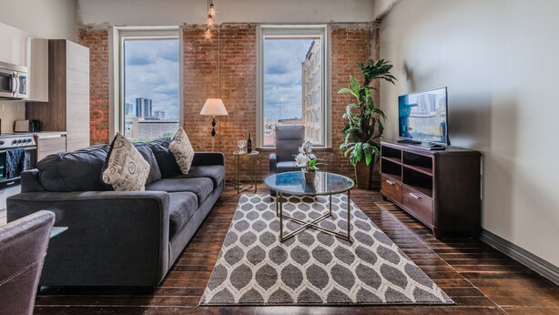 Flat-screen TV - Regal Stays Corporate Condos - Downtown (Dallas)