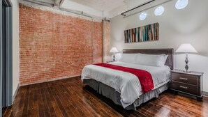 Iron/ironing board, WiFi (free), individually furnished, bed sheets - Regal Stays Corporate Condos - Downtown (Dallas)