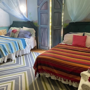 3 chambres, fer et planche à repasser, Wi-Fi, draps fournis