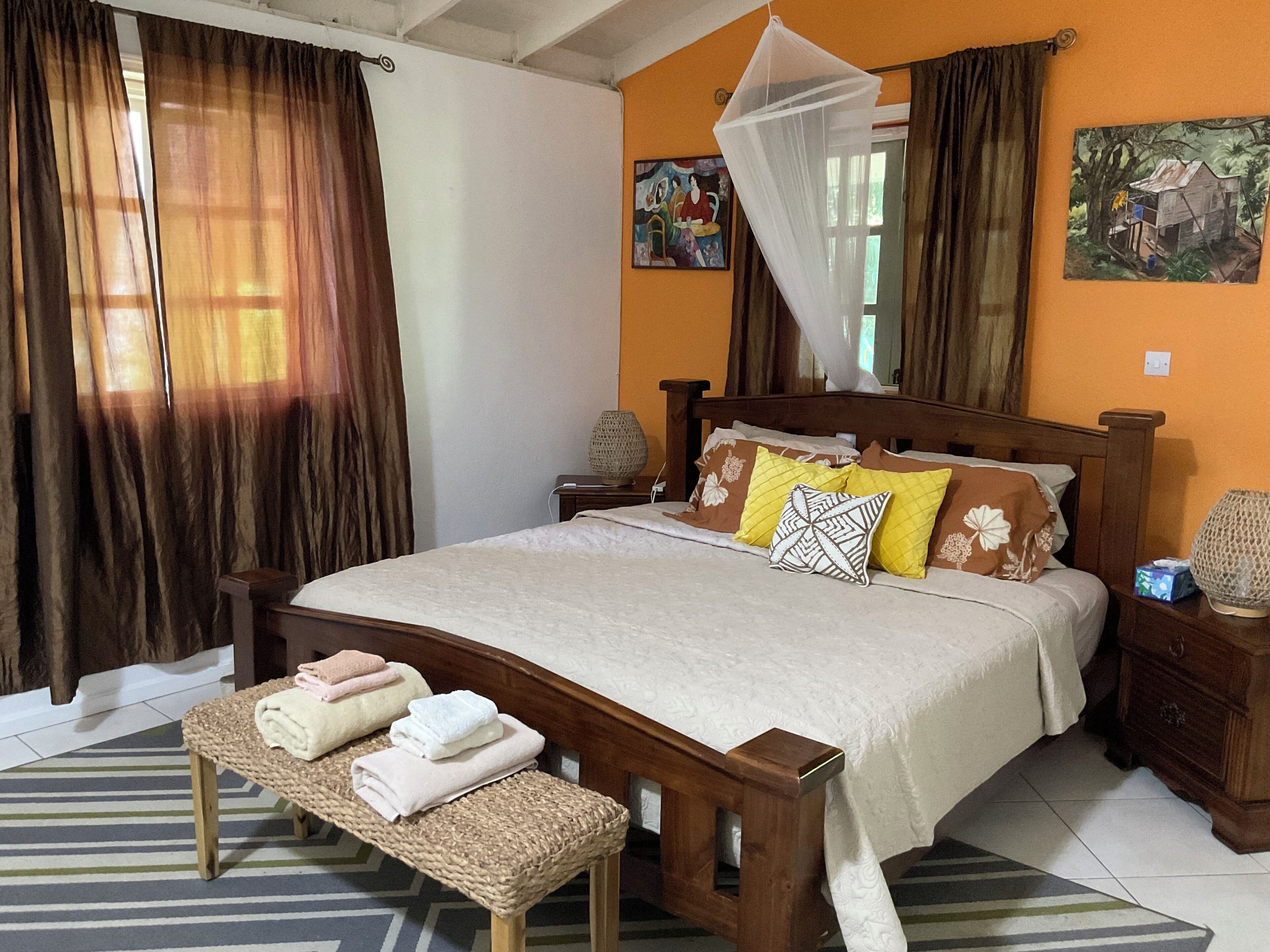 3 chambres, fer et planche à repasser, Wi-Fi, draps fournis