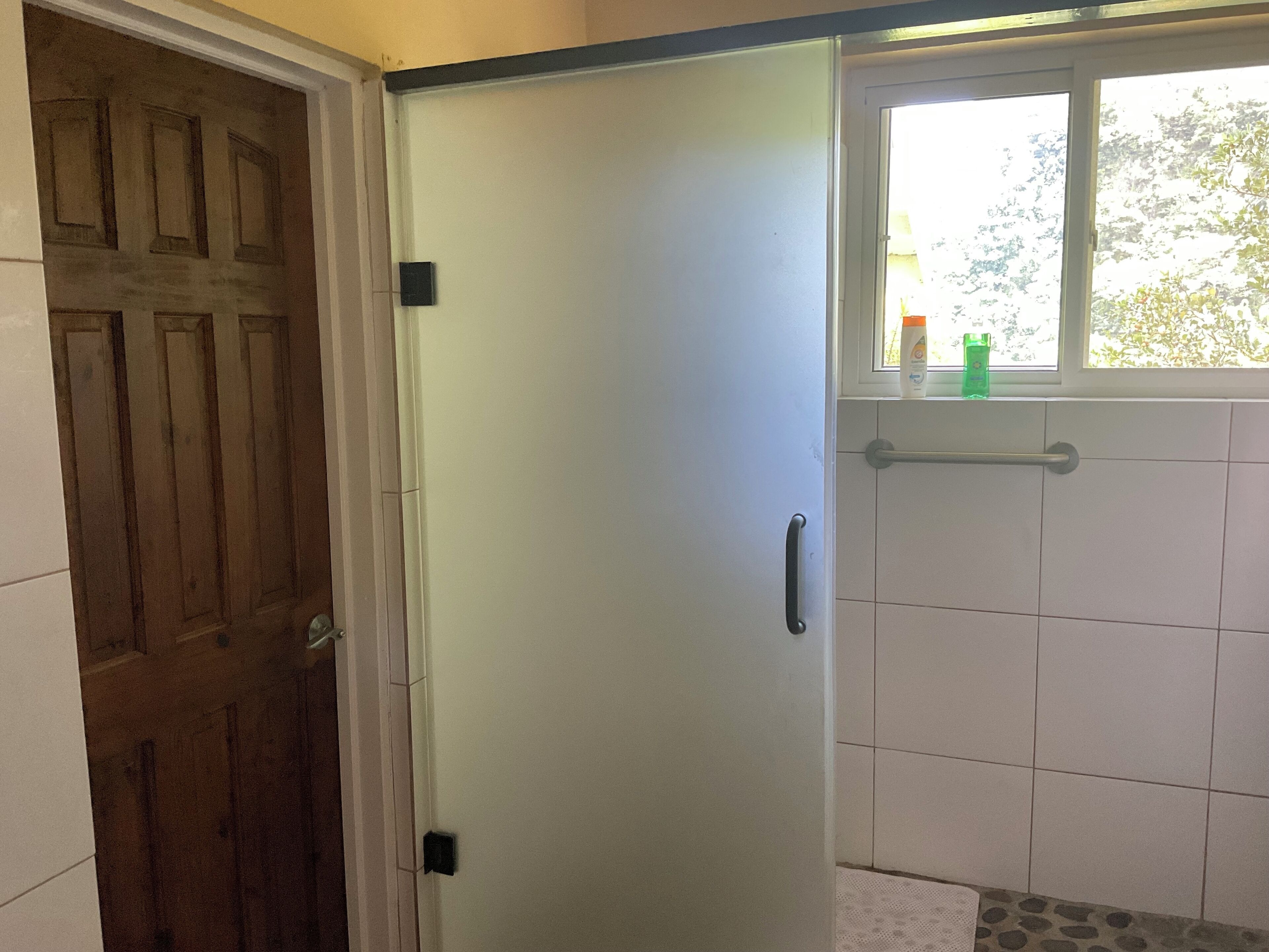 Dusche, Handtücher, Seife, Toilettenpapier
