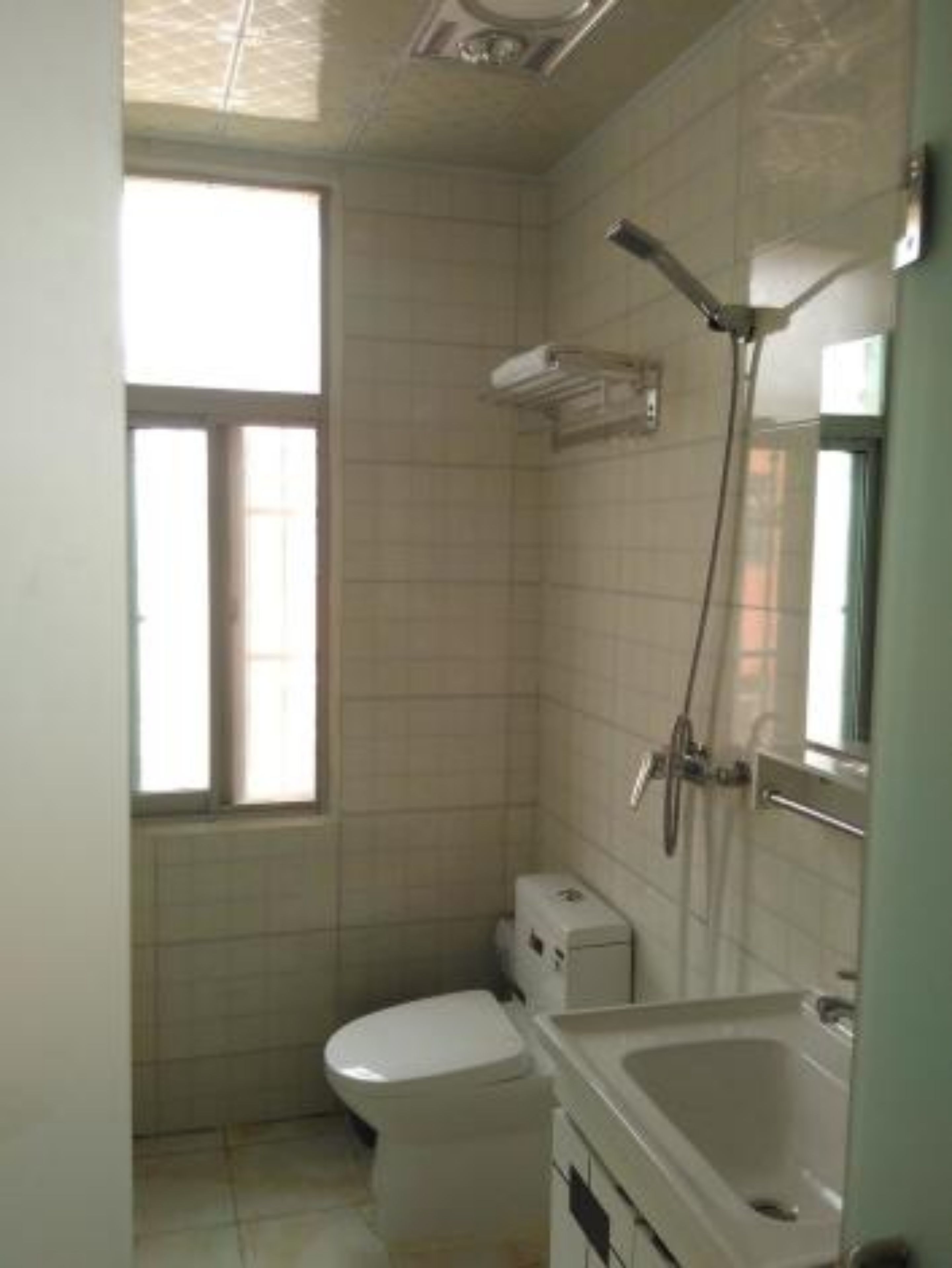 shower, free toiletries, hair dryer, slippers