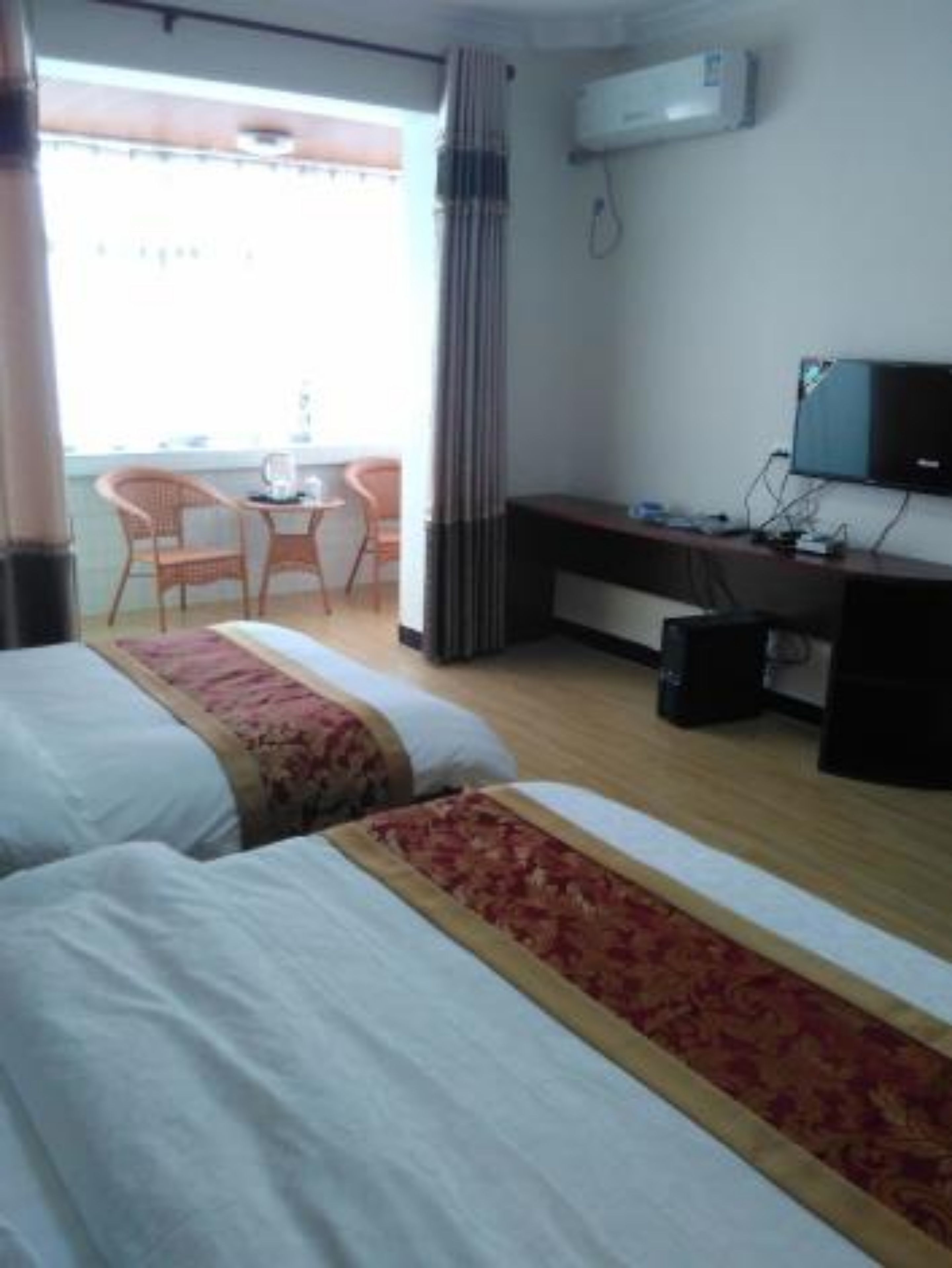 standard twin room | desk, blackout curtains, free wifi
