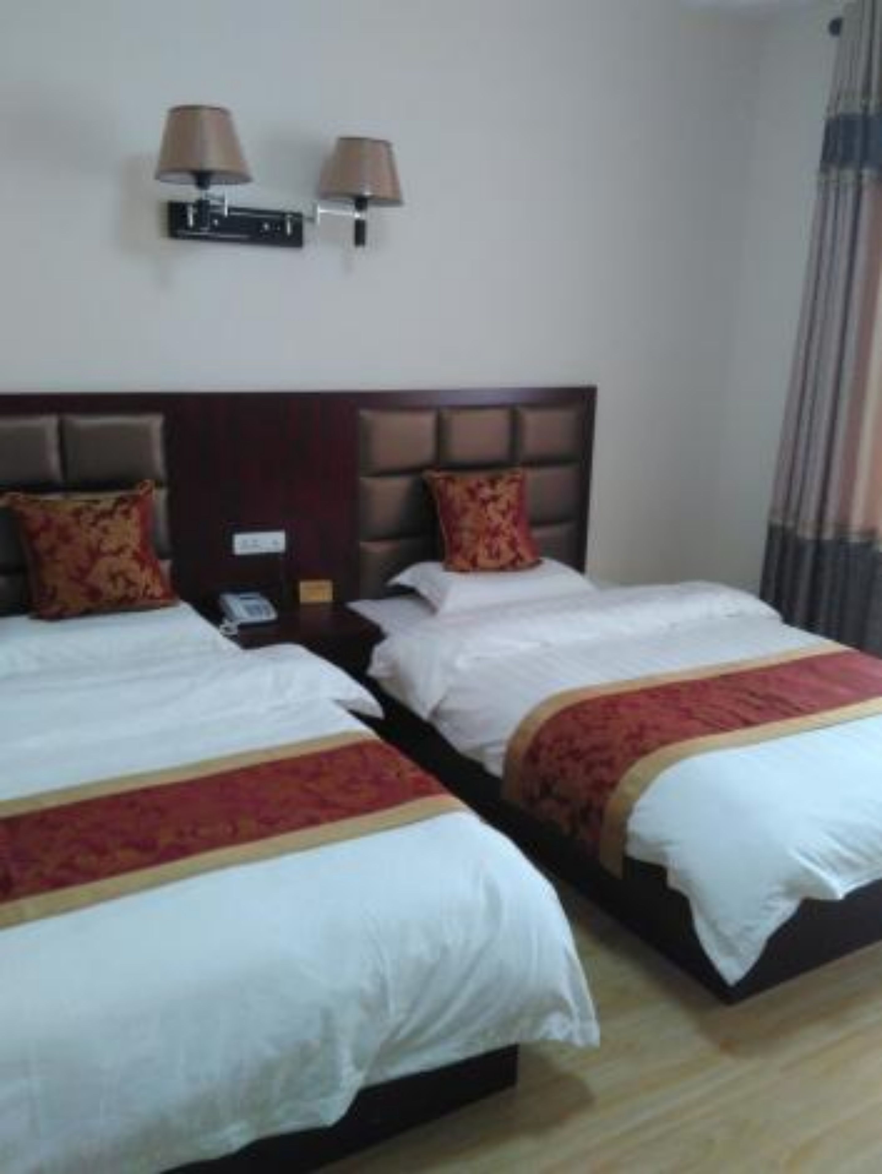 standard twin room | desk, blackout curtains, free wifi