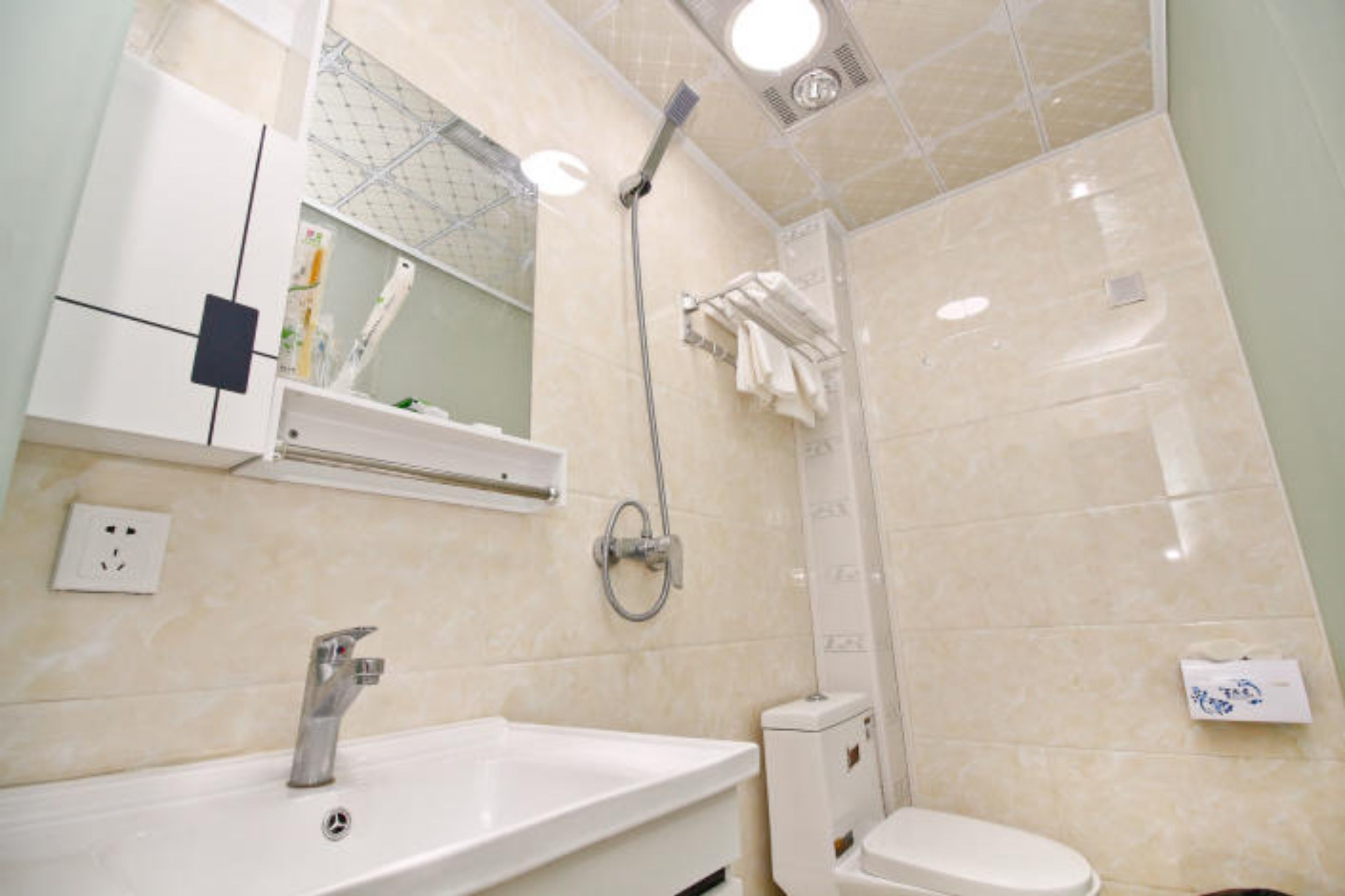 shower, free toiletries, hair dryer, slippers