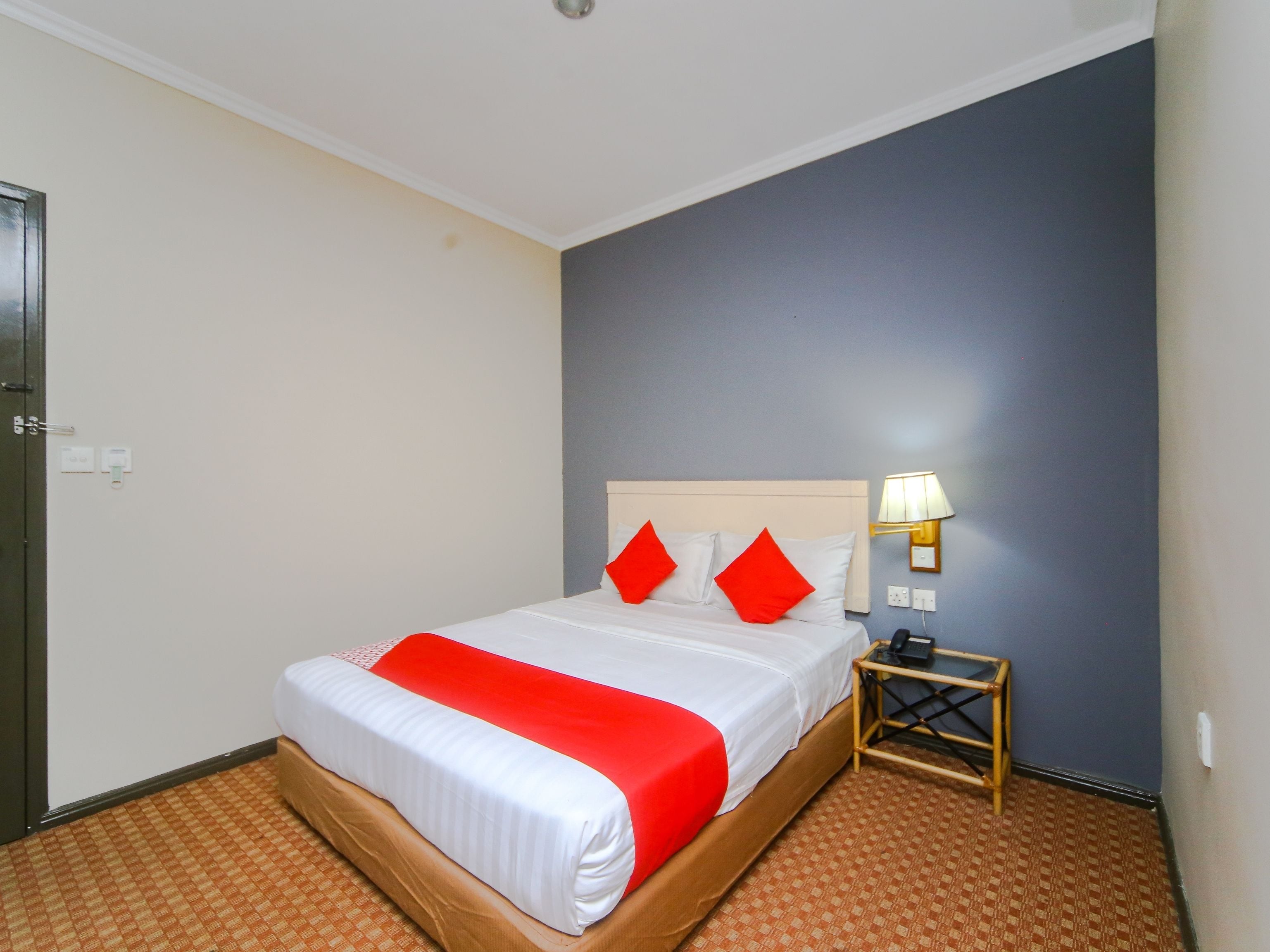 deluxe double room, 1 queen bed | desk, free wifi
