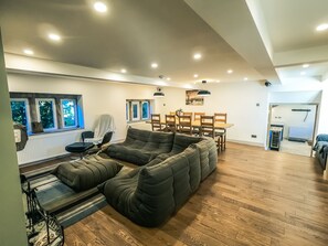 Smart-TV, peis og stereoanlegg