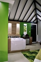 Habitación Deluxe | Edredones de plumas, minibar, cortinas opacas y wifi gratis