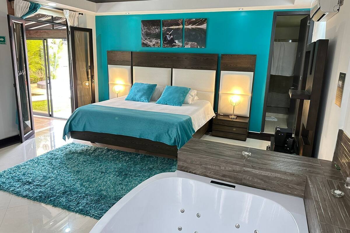 Room, 1 King Bed, Garden View | Down comforters, minibar, blackout drapes, WiFi (free)