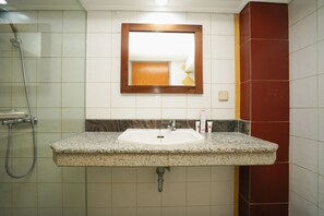 Standard Double Room | Bathroom