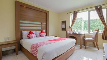 Deluxe Double Room | In-room safe, desk, free WiFi, bed sheets