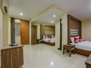 セーフティボックス (室内)、デスク、WiFi (無料)、ベッドシーツ