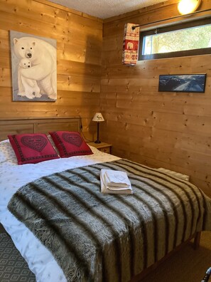 3 chambres, fer et planche à repasser, Wi-Fi gratuit, draps fournis