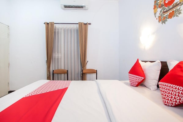 Desk, free WiFi, bed sheets