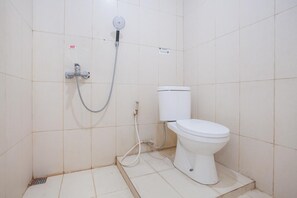 Familien-Suite | Badezimmer | Dusche, Regendusche