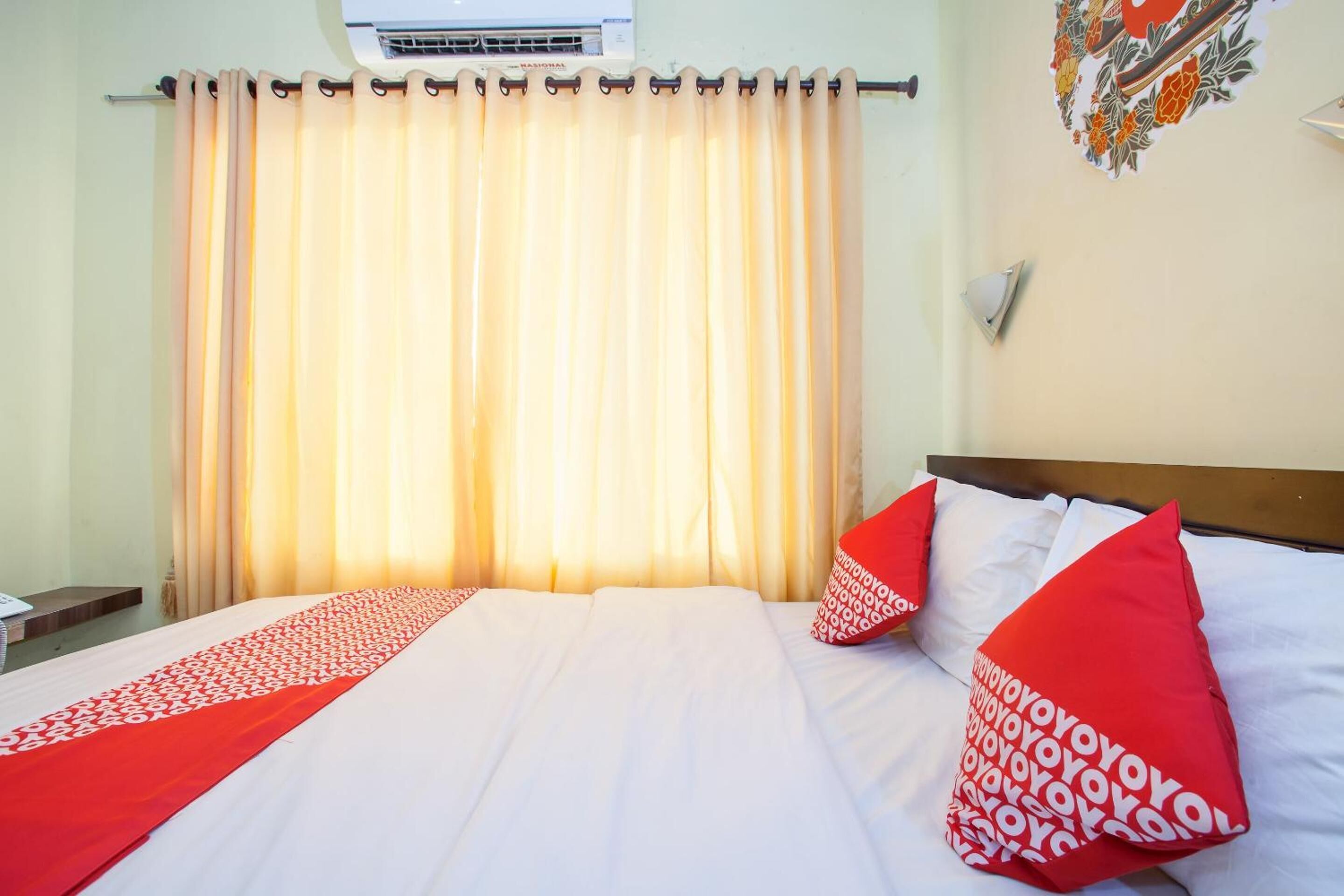 Desk, free WiFi, bed sheets