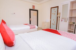 Standard Suite | Free WiFi, bed sheets - Capital O 854 Ub Caisar Hotel (Banda Aceh)